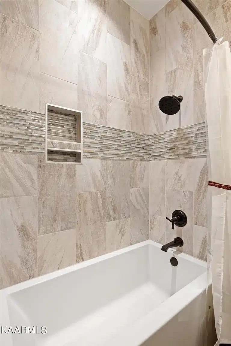 Bathtub with walls made of stone and custom soap holders